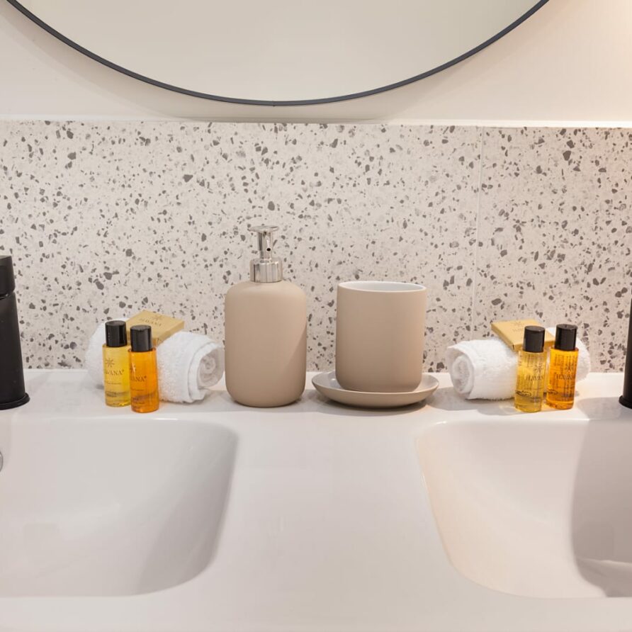 Salle de bain T2 premium avec douche moderne