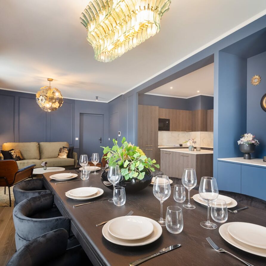 Espace séjour T2 spécial avec table à manger et salon