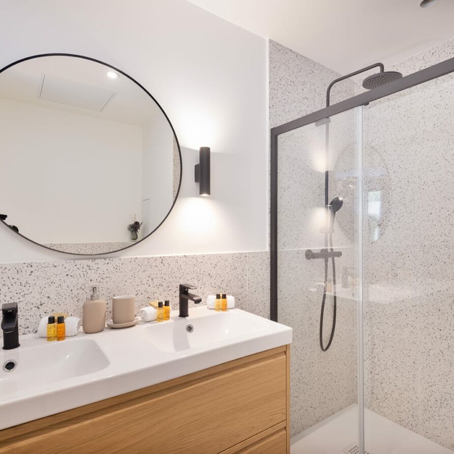Salle de bain T2 premium avec douche moderne
