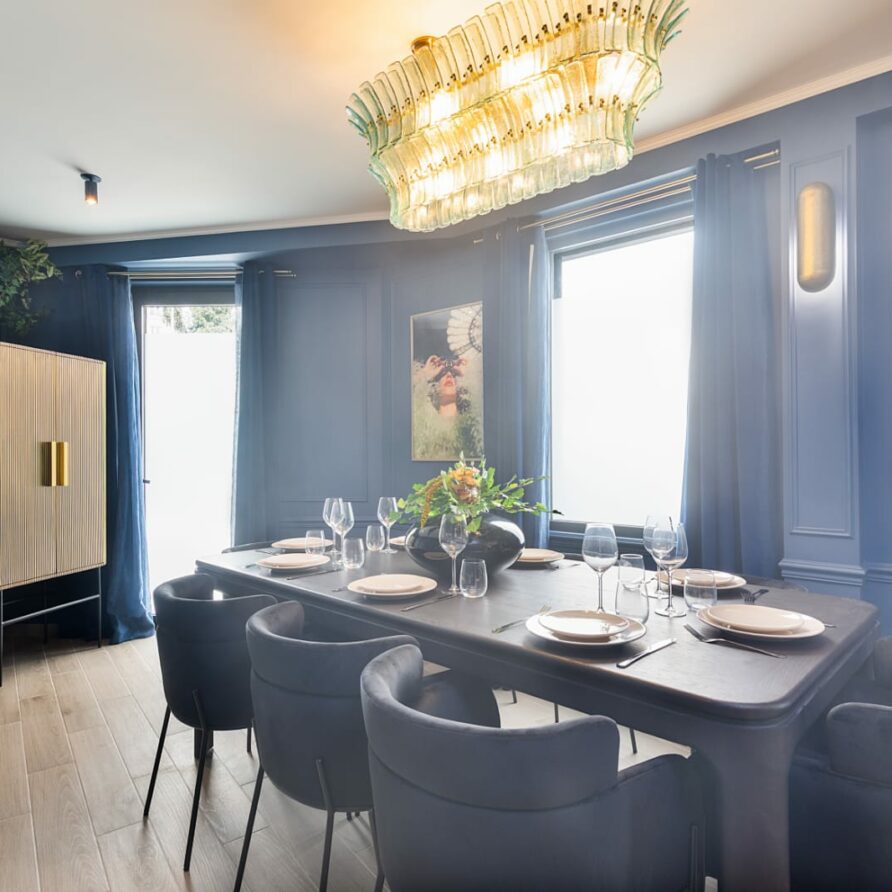 Salle à manger T2 premium avec grande table