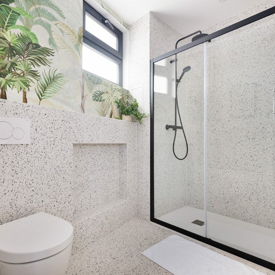 Salle de bain moderne du studio 2.1 à Paris