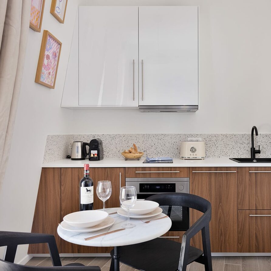 Coin repas du studio 3.1 moderne et chic