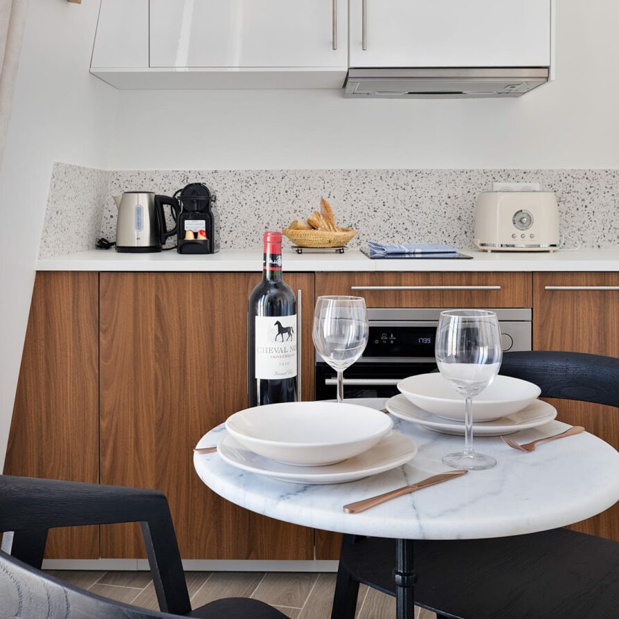 Coin repas du studio 3.1 moderne et chic